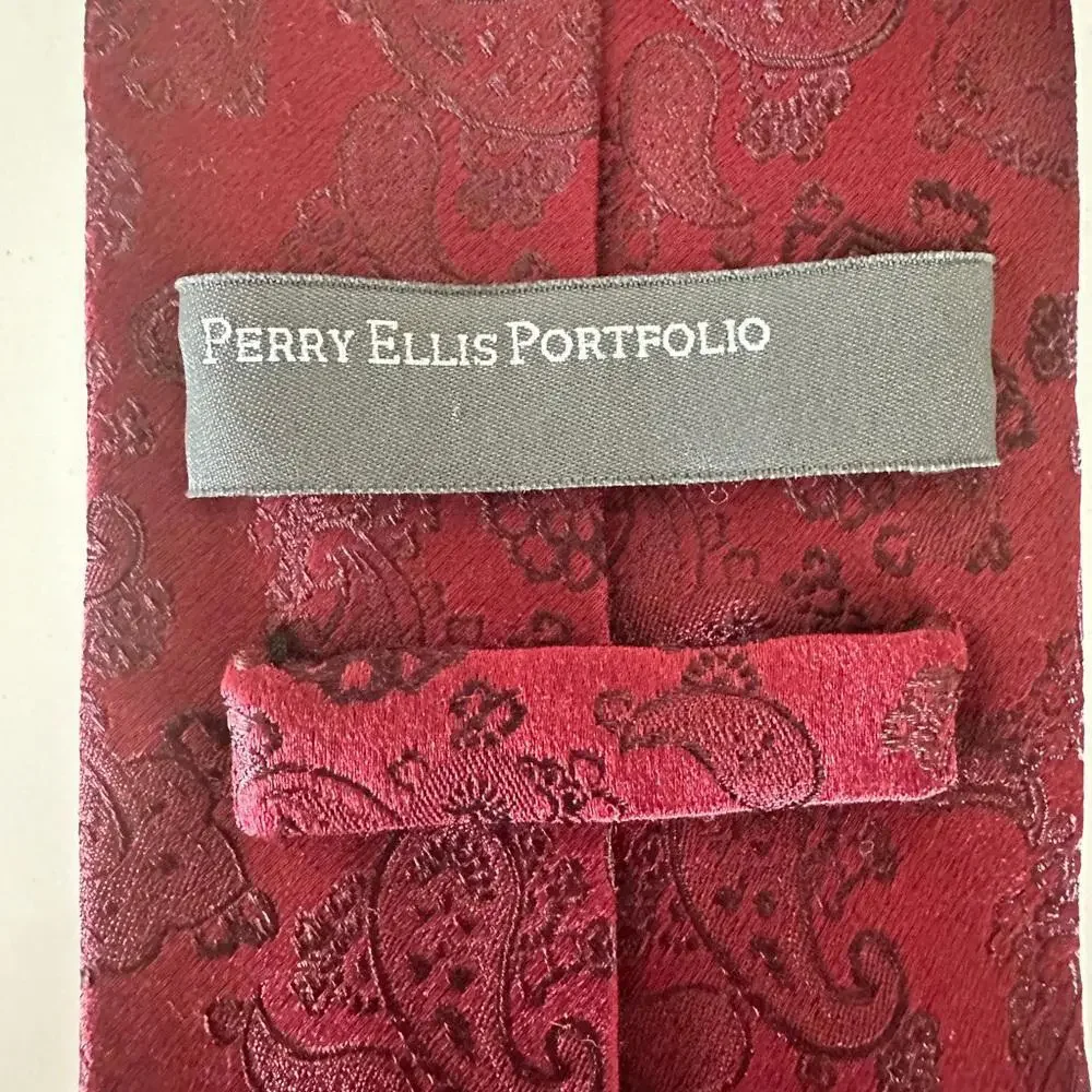 Perry Ellis Portfolio Silk Neck Tie Burgundy Red Paisley